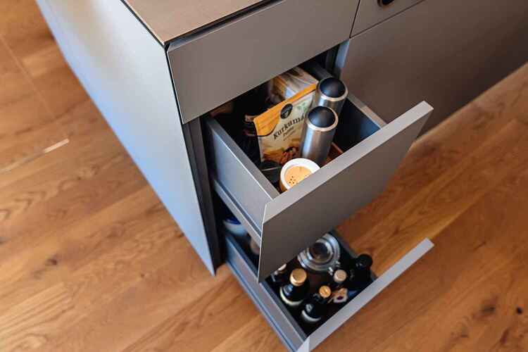 Designer-K&uuml;che im Saarland: Edelstahl trifft Eiche