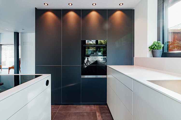 Manufakturk&uuml;che mit Ausblick