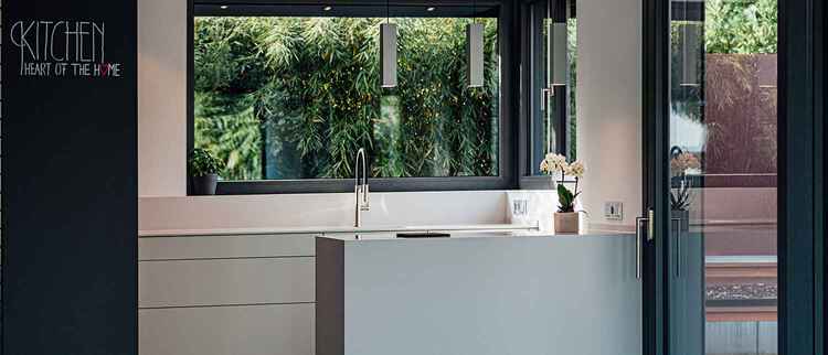 Manufakturk&uuml;che mit Ausblick