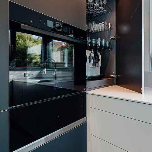 Manufakturk&uuml;che mit Ausblick