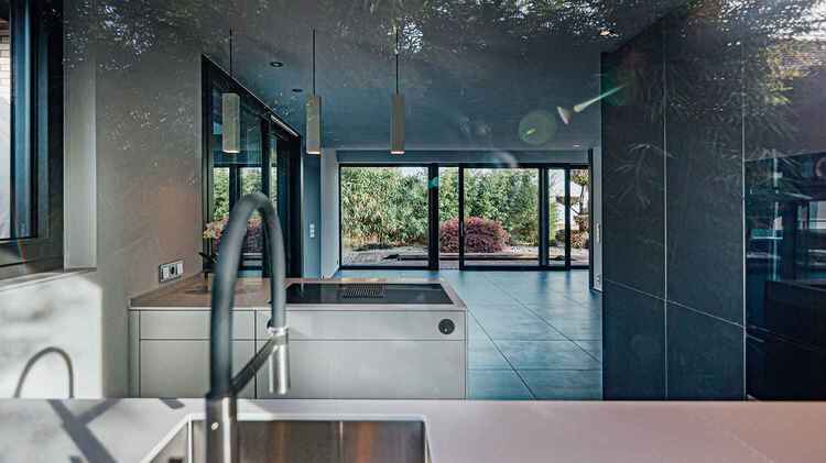 Manufakturk&uuml;che mit Ausblick